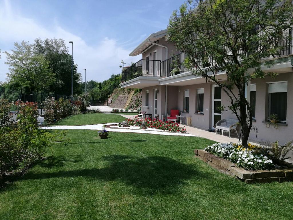 Mimosa Apartments 소리아노델라고 외부 사진